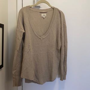 Knit cashmere sweater with side slits